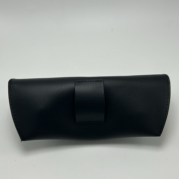 Ray- Ban Large Sunglass Case With Belt Loop - Picture 5 of 6